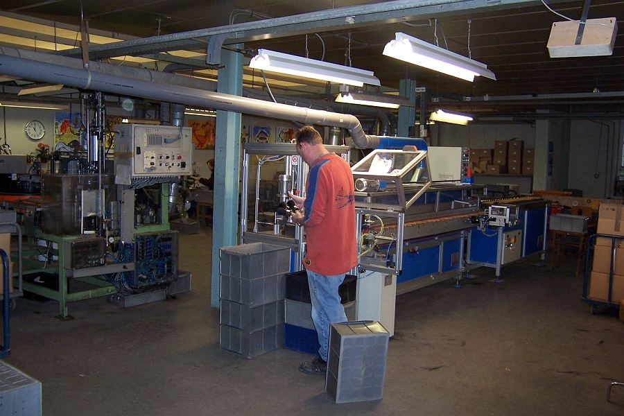 100_0678.JPG - 17 november 2005: Excursie naar van Dam's kwastenfabriek in Culemborg.