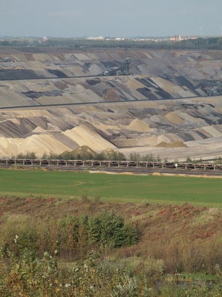 100_1024.jpg - 2 november 2006: 't Nut bezoekt Nuon Power Buggenum en RWE Power Tagebau Garzweiler